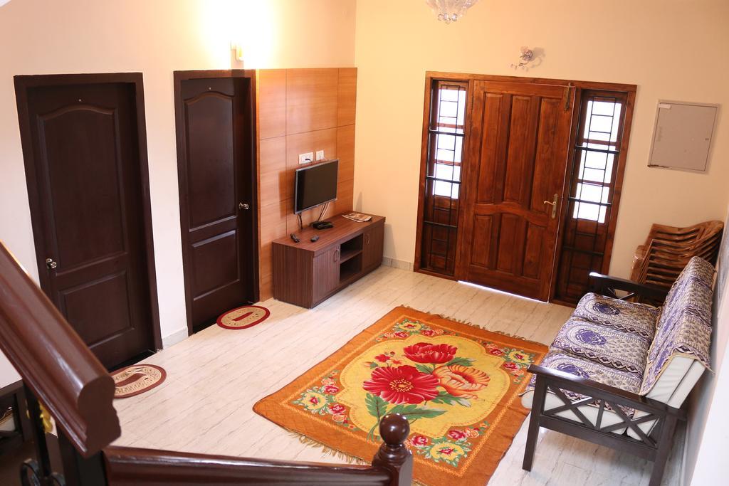Adhithya Holidays Kodaikanal Room photo